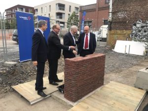 Photo de la pose de la première pierre du programme TRIPTIC